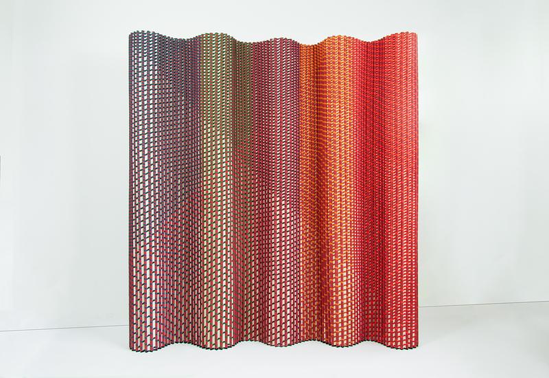 Dossier de presse | 7833-01 - Communiqué de presse | Plissade Wins Dezeen Awards 2025 Textile Design of the Year - Luis Marie - Produit - Plissade Burgundy Lava - front view - Crédit photo : Luis Marie