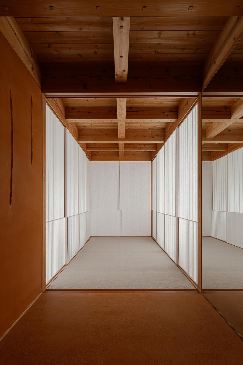 Dossier de presse | 7825-01 - Communiqué de presse | SYMBOLPLUS OFFICE - SYMBOLPLUS INC. - Design d’intérieur commercial - Corridor partitioned by shoji screens. - Crédit photo : <table id="ad953588-766f-08cf-3e20-04b4fc7f5f05" data-aloha-ephemera-attr="id" class="aloha-ephemera-attr"><tbody><tr><td style="">Keishin Horikoshi</td></tr></tbody></table>