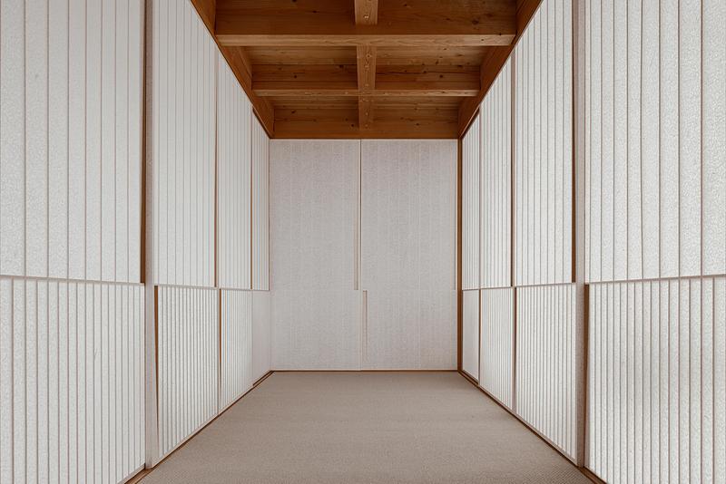 Dossier de presse | 7825-01 - Communiqué de presse | SYMBOLPLUS OFFICE - SYMBOLPLUS INC. - Design d’intérieur commercial - The corridor partitioned by shoji screens. - Crédit photo : <table id="8ba28a09-1f8f-e975-cfb5-be696c4f3398" data-aloha-ephemera-attr="id" class="aloha-ephemera-attr"><tbody><tr><td>Keishin Horikoshi</td></tr></tbody></table>