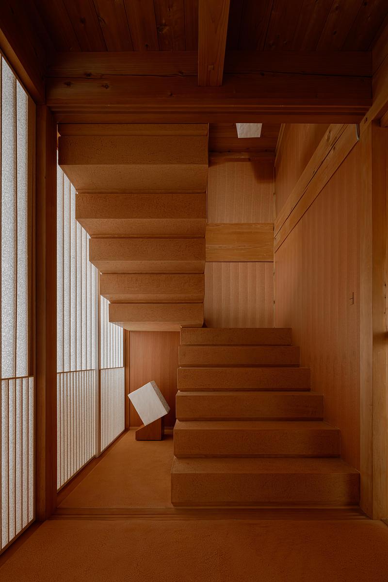 Dossier de presse | 7825-01 - Communiqué de presse | SYMBOLPLUS OFFICE - SYMBOLPLUS INC. - Design d’intérieur commercial - <p class="">Stairs constructed horizontally, as if nestled against the building.<br></p> - Crédit photo : <table id="a6fc1661-e5a3-53bf-d509-3022a33bc33f" data-aloha-ephemera-attr="id" class="aloha-ephemera-attr"><tbody><tr><td>Keishin Horikoshi</td></tr></tbody></table>