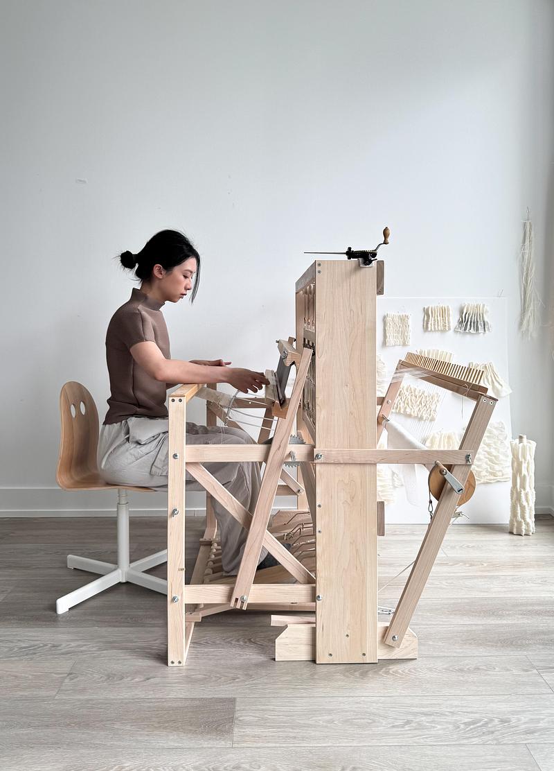 Dossier de presse | 1607-17 - Communiqué de presse | Don’t Miss a Design Thing - DesignTO - Évènement + Exposition - Soft Grid—Shao Chi Lin in studio - Crédit photo : Courtesy of Shao Chi Lin