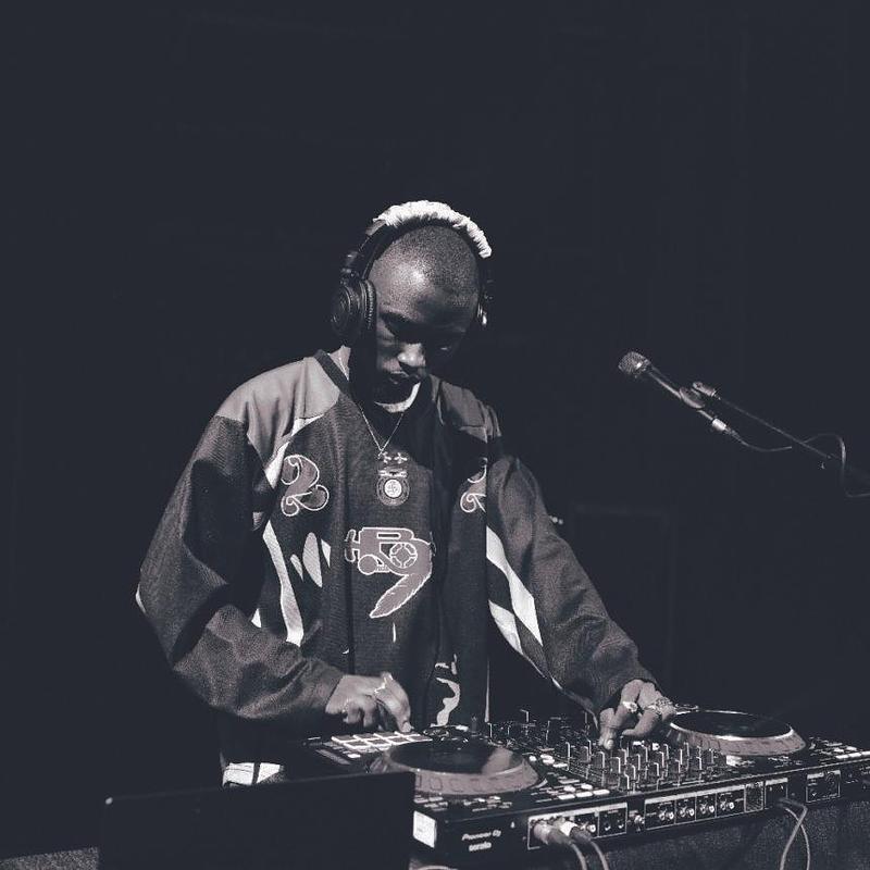 Dossier de presse | 1607-17 - Communiqué de presse | Don’t Miss a Design Thing - DesignTO - Évènement + Exposition - DesignTO Launch Party DJ Adeola Abegunde - Crédit photo : Courtesy of the DJ