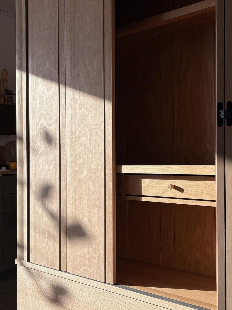 Dossier de presse | 1607-17 - Communiqué de presse | Don’t Miss a Design Thing - DesignTO - Évènement + Exposition - Slow Furniture: Recent work from the Studio of Heidi Earnshaw—Cluny Hutch (detail). - Crédit photo : Courtesy of Craft Ontario