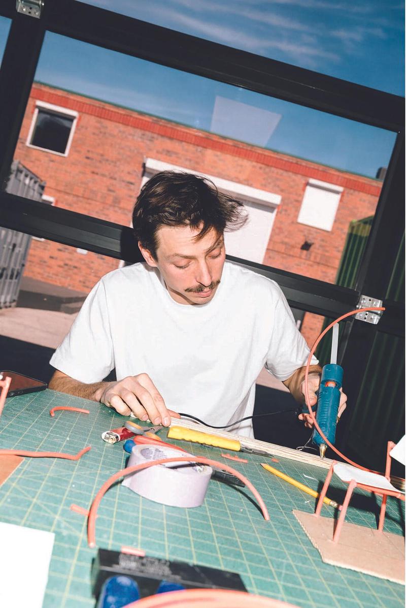 Dossier de presse | 1607-17 - Communiqué de presse | Don’t Miss a Design Thing - DesignTO - Évènement + Exposition - Jamie Wolfond in his Toronto studio.  - Crédit photo : Photo by Aaron Wynia