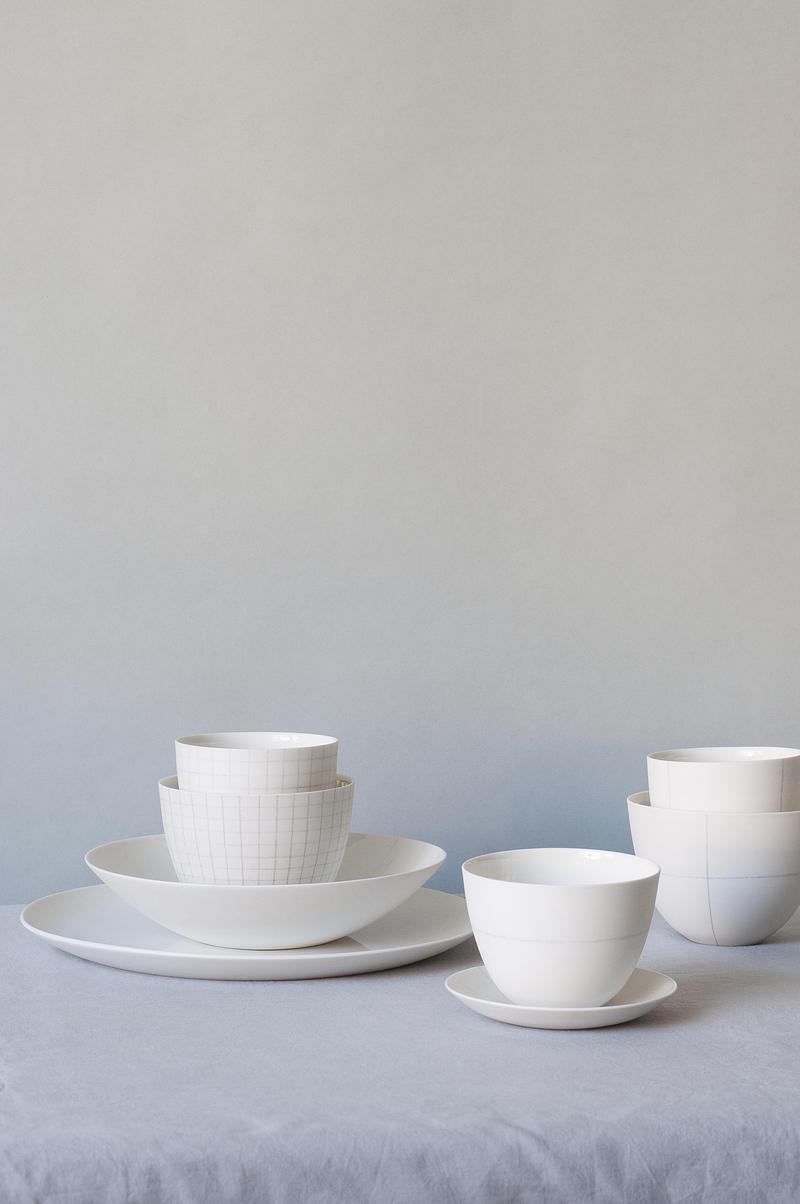 Press kit | 7838-01 - Press release | Maison & Objet: Launch of New Haven Wall Objects - Schoemig Porzellan - Art - Graph tableware collection, available pure white or  with linear hand drawings, starting from 55 € - Photo credit:  Ana Arroyo  