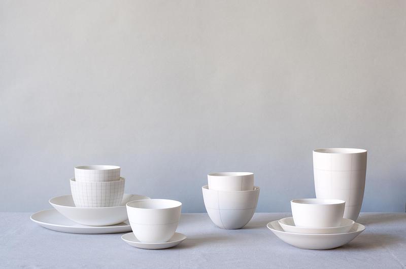 Press kit | 7838-01 - Press release | Maison & Objet: Launch of New Haven Wall Objects - Schoemig Porzellan - Art - Graph tableware collection with linear hand drawings, starting from 55 € - Photo credit:  Ana Arroyo  