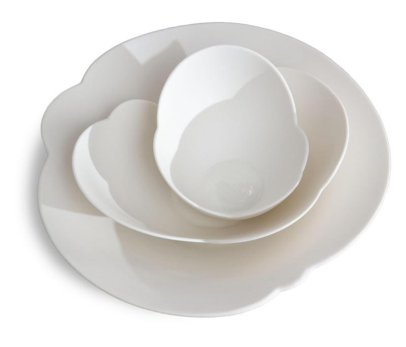 Press kit | 7838-01 - Press release | Maison & Objet: Launch of New Haven Wall Objects - Schoemig Porzellan - Art - Haven sculptural set of 5 stackable bowls. Measurements: smallest bowl  is 7 cm diameter for 48 €, largest is 24 cm diameter for 135  €. Price  for this set of 3 is 320 €.  - Photo credit:  Ludger Paffrath 