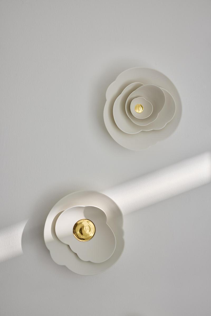 Press kit | 7838-01 - Press release | Maison & Objet: Launch of New Haven Wall Objects - Schoemig Porzellan - Art - Haven wall objects. White bisque porcelain with gold plated center. Lower element diameter 24 cm, € 420 €, upper element diameter 24 cm,  € 550 €. - Photo credit: Anne Deppe