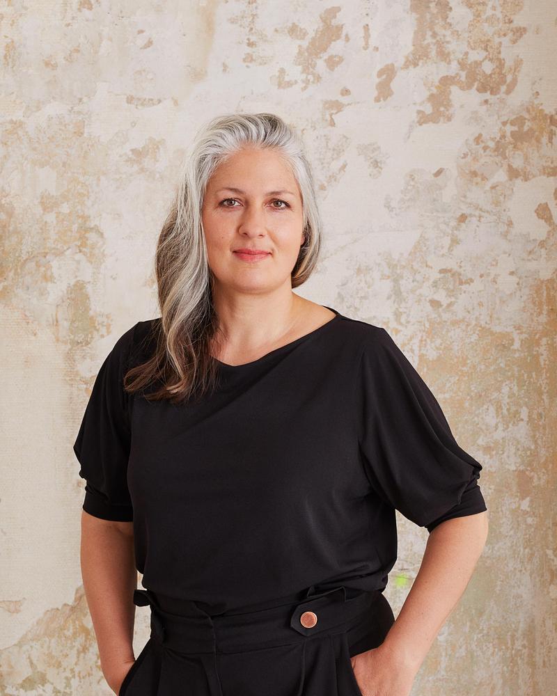 Press kit | 7838-01 - Press release | Maison & Objet: Launch of New Haven Wall Objects - Schoemig Porzellan - Art - Portrait of Claudia Schoemig - Photo credit: Anne Deppe