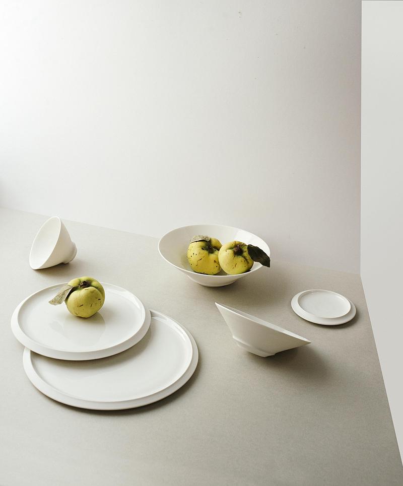 Press kit | 7838-01 - Press release | Maison & Objet: Launch of New Haven Wall Objects - Schoemig Porzellan - Art - Silhouet tableware collection. Mini plate 11 cm diameter 58 €, bowl 16 cm 75 €, dinnerplate 26 cm 135 €. - Photo credit: Kathrin Koschitzki