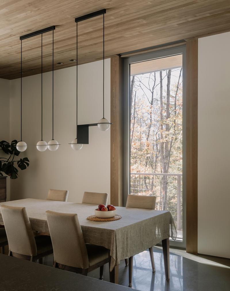 Dossier de presse | 5891-07 - Communiqué de presse | Perchée - Matière Première Architecture - Architecture résidentielle - Crédit photo : Ian Balmorel