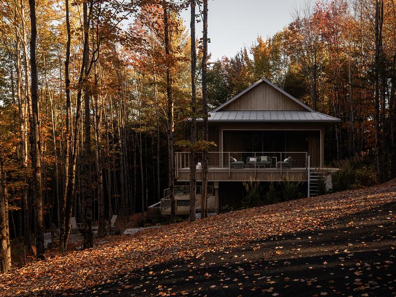 Dossier de presse | 5891-07 - Communiqué de presse | Perchée - Matière Première Architecture - Architecture résidentielle - Crédit photo : Ian Balmorel