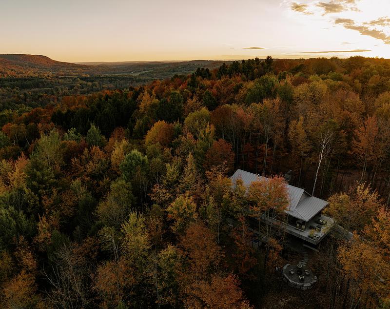 Dossier de presse | 5891-07 - Communiqué de presse | Perchée - Matière Première Architecture - Architecture résidentielle - Crédit photo : Ian Balmorel