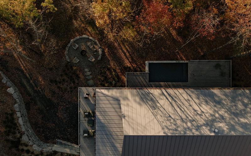 Dossier de presse | 5891-07 - Communiqué de presse | Perchée - Matière Première Architecture - Architecture résidentielle - Crédit photo : Ian Balmorel