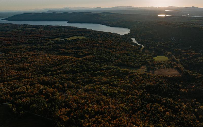Dossier de presse | 5891-07 - Communiqué de presse | Perchée - Matière Première Architecture - Architecture résidentielle - Crédit photo : Ian Balmorel