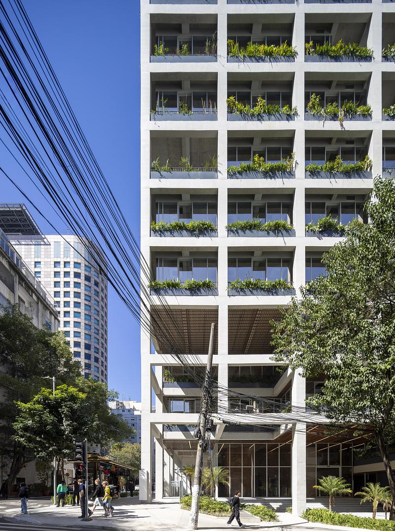 Press kit | 2001-05 - Press release | Inspira SP - TRIPTYQUE - Commercial Architecture - Street View - Photo credit: Maíra Acayaba