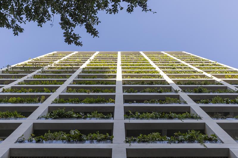 Press kit | 2001-05 - Press release | Inspira SP - TRIPTYQUE - Commercial Architecture - Street View - Photo credit: Maíra Acayaba