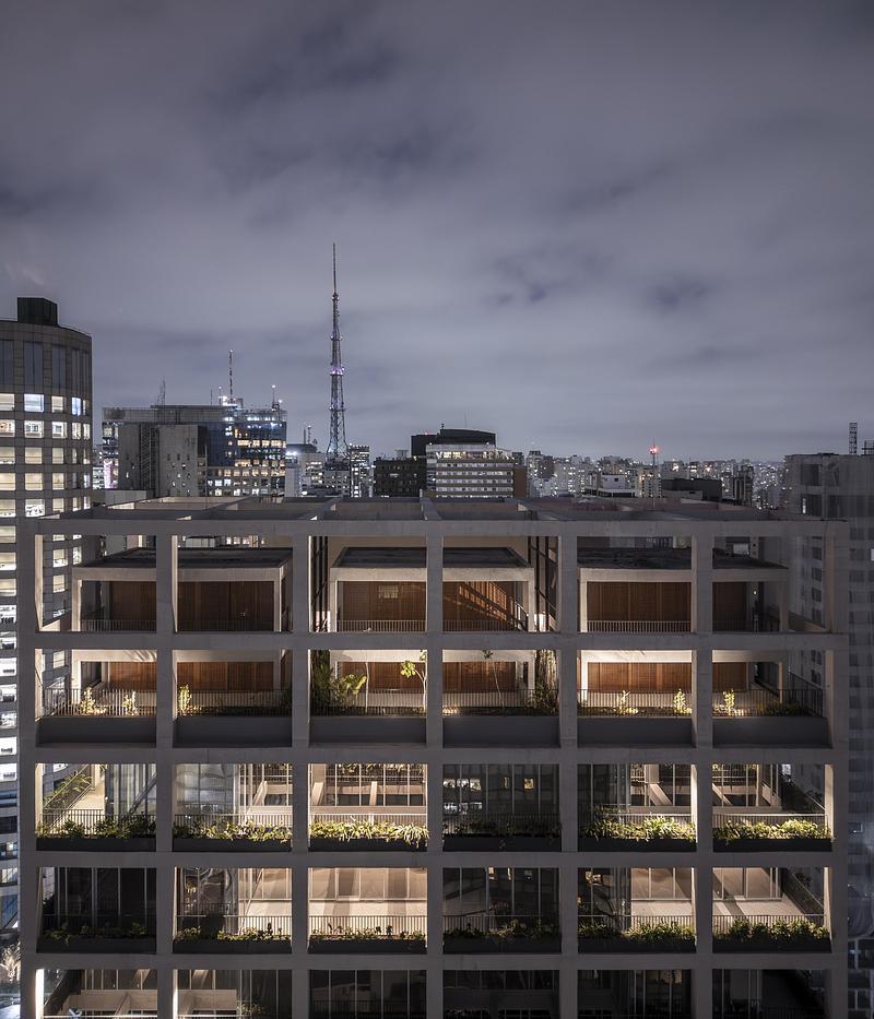 Press kit | 2001-05 - Press release | Inspira SP - TRIPTYQUE - Commercial Architecture -  Façade  - Photo credit: Maíra Acayaba