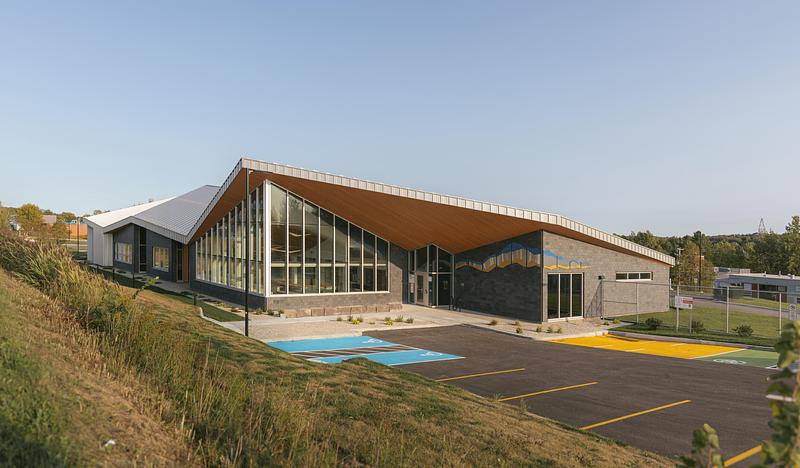 Dossier de presse | 1695-03 - Communiqué de presse | Un nouveau poste de la Sûreté du Québec à Waterloo ancré dans son territoire - STGM Architecture + Cimaise - Architecture institutionnelle - Crédit photo : Alexandre Guérin