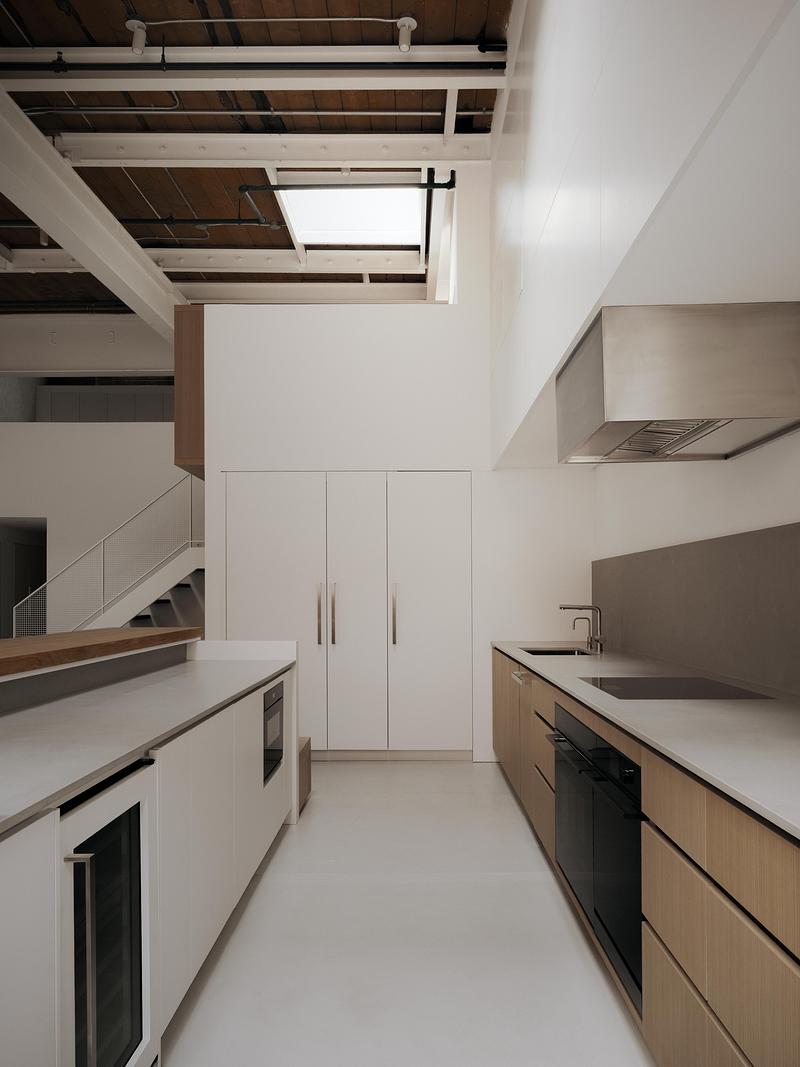 Press kit | 2744-13 - Press release | Dollhouse Loft - StudioAC - Residential Architecture - Kitchen - Photo credit: Felix Michaud