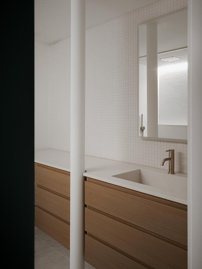 Press kit | 2744-13 - Press release | Dollhouse Loft - StudioAC - Residential Architecture - Vanity - Photo credit: Felix Michaud