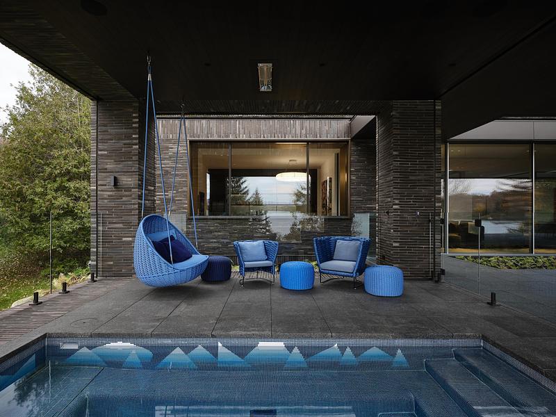 Dossier de presse | 7392-01 - Communiqué de presse | Atelier Échelle réinterprète l’architecture vernaculaire du Québec rural pour une résidence de collectionneurs d’art contemporain - Atelier Échelle - Architecture résidentielle - Crédit photo :  Maxime Brouillet 