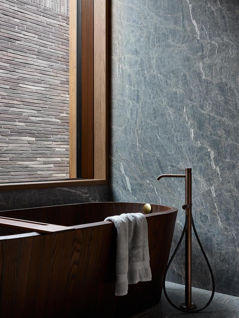 Dossier de presse | 7392-01 - Communiqué de presse | Atelier Échelle réinterprète l’architecture vernaculaire du Québec rural pour une résidence de collectionneurs d’art contemporain - Atelier Échelle - Architecture résidentielle - Crédit photo : Maxime Brouillet