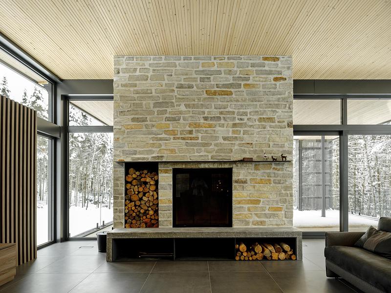 Dossier de presse | 2263-10 - Communiqué de presse | Résidence Saint-Damien : un refuge familial entre champs et forêt - Anne Carrier - Architecture résidentielle - Crédit photo : Paul Dussault