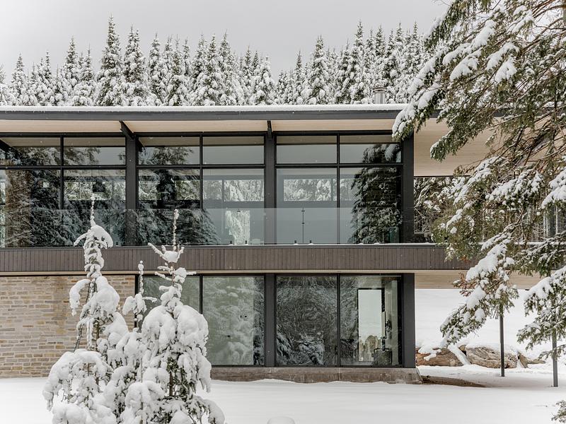 Dossier de presse | 2263-10 - Communiqué de presse | Résidence Saint-Damien : un refuge familial entre champs et forêt - Anne Carrier - Architecture résidentielle - Crédit photo : Paul Dussault