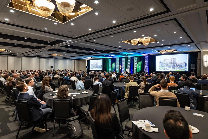 Dossier de presse | 7514-04 - Communiqué de presse | La construction en bois : une solution au logement et à la transition bas carbone - Cecobois - Architecture institutionnelle - Jean-Luc Sandoz, Groupe CBS-CBT — Présentation de WOOD Grenoble, un projet d’architecture topographique mettant en valeur l’intégration du bois dans des formes sculpturales et adaptées au paysage, alliant innovation structurelle et sensibilité environnementale. - Crédit photo : Eric Carriere