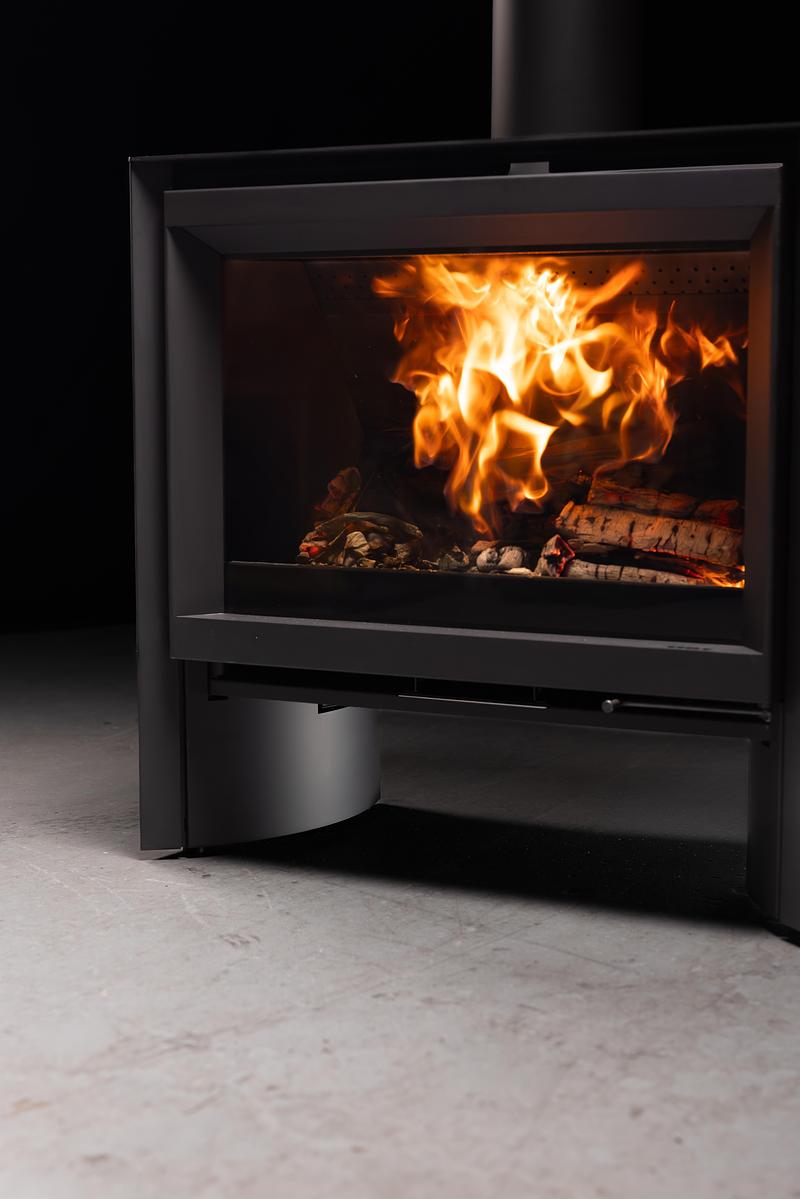Dossier de presse | 1564-07 - Communiqué de presse | Stûv America dévoile le s6-H, un poêle unique, moderne et affirmé - Stûv America - Produit - Crédit photo : Anthony Rodier