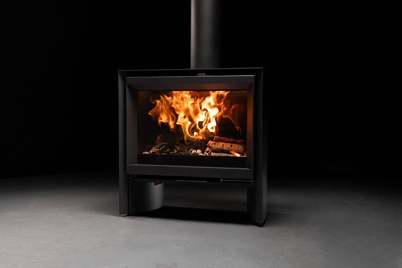 Dossier de presse | 1564-07 - Communiqué de presse | Stûv America dévoile le s6-H, un poêle unique, moderne et affirmé - Stûv America - Produit - Crédit photo : Anthony Rodier