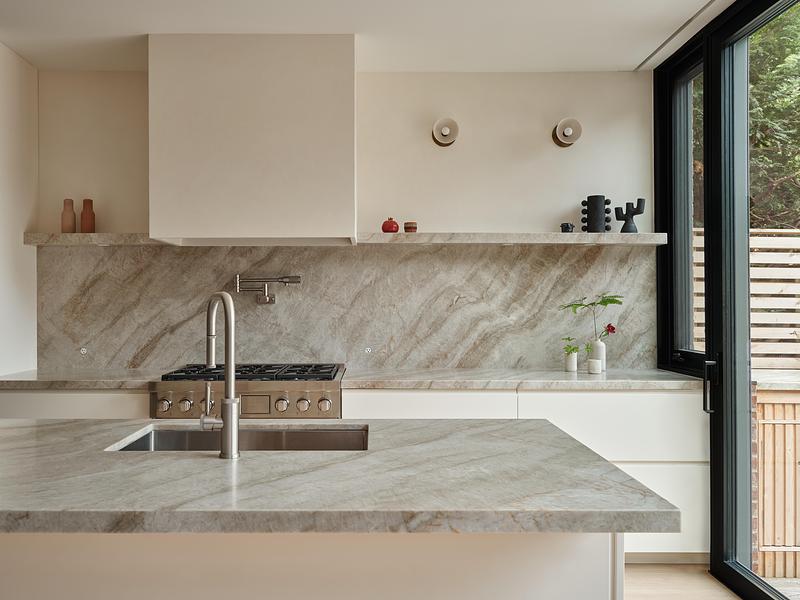 Dossier de presse | 7516-02 - Communiqué de presse | High Park House - Reign Architects - Design d’intérieur résidentiel - Kitchen - Crédit photo : Riley Snelling