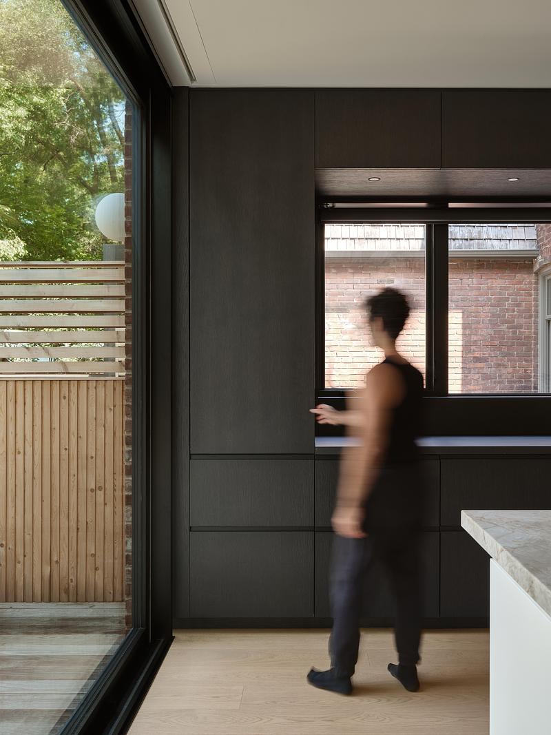 Dossier de presse | 7516-02 - Communiqué de presse | High Park House - Reign Architects - Design d’intérieur résidentiel -  Kitchen  - Crédit photo : Riley Snelling