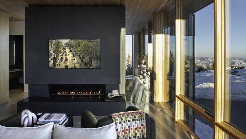 Press kit | 2757-60 - Press release | A Carefully-Crafted Winter Retreat by Sparano + Mooney Architecture Is Inspired by the Japanese Art of Kirigami - Sparano + Mooney Architecture - Residential Architecture - <p style="">The intimate living room offers sweeping views of the landscape from all directions. </p> - Photo credit:  Matt Winquist 