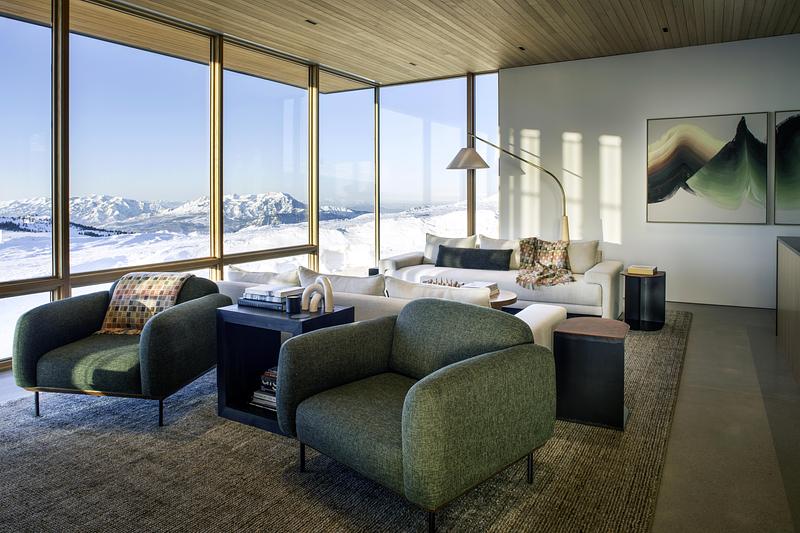 Press kit | 2757-60 - Press release | A Carefully-Crafted Winter Retreat by Sparano + Mooney Architecture Is Inspired by the Japanese Art of Kirigami - Sparano + Mooney Architecture - Residential Architecture - The intimate living room offers sweeping views of the landscape from all directions.  - Photo credit:  Matt Winquist. 