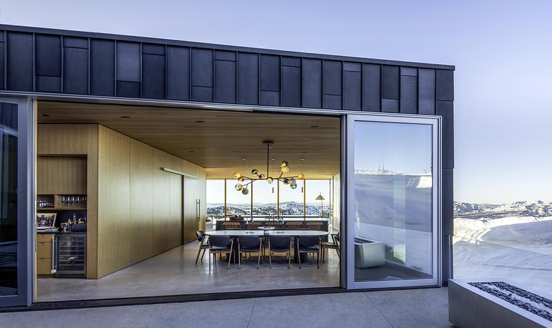 Press kit | 2757-60 - Press release | A Carefully-Crafted Winter Retreat by Sparano + Mooney Architecture Is Inspired by the Japanese Art of Kirigami - Sparano + Mooney Architecture - Residential Architecture - The dining room with its multi-slide door system opens onto the courtyard, while the main kitchen is completely open with no ceiling-based cabinetry, fixtures or fittings to allow for an uninterrupted flow of energy and viewpoints.  - Photo credit:  Matt Winquist 