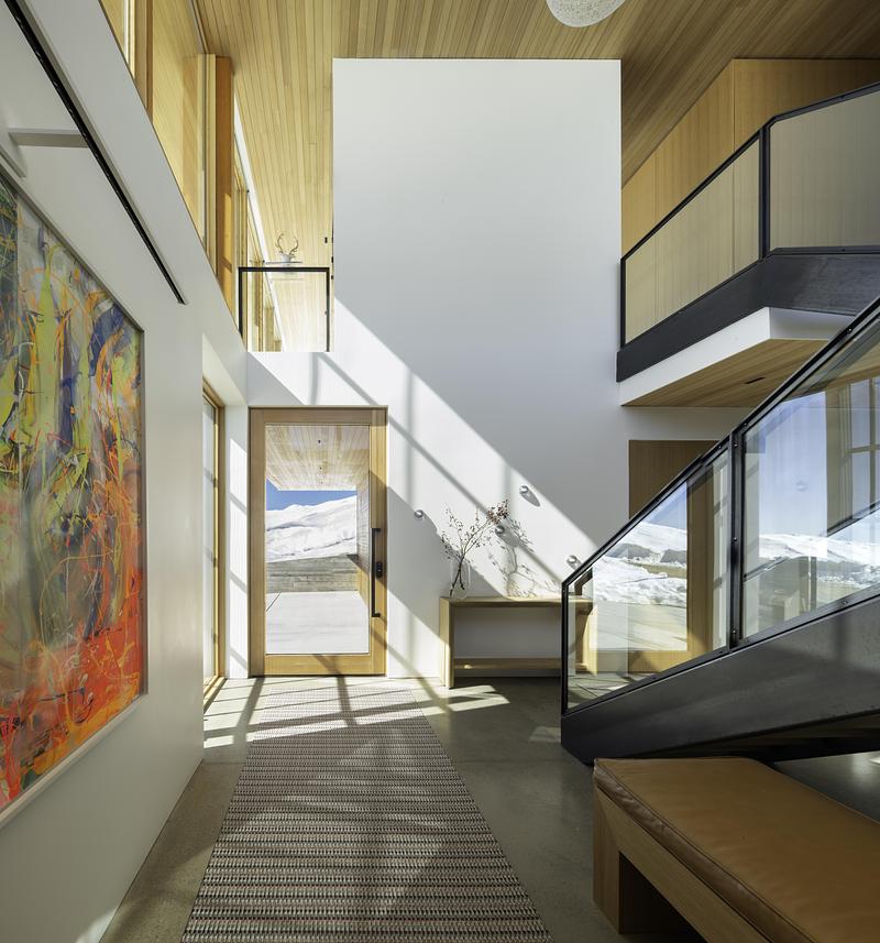 Press kit | 2757-60 - Press release | A Carefully-Crafted Winter Retreat by Sparano + Mooney Architecture Is Inspired by the Japanese Art of Kirigami - Sparano + Mooney Architecture - Residential Architecture - Throughout the interiors, hem fir is used as the primary finish.  - Photo credit:  Matt Winquist 