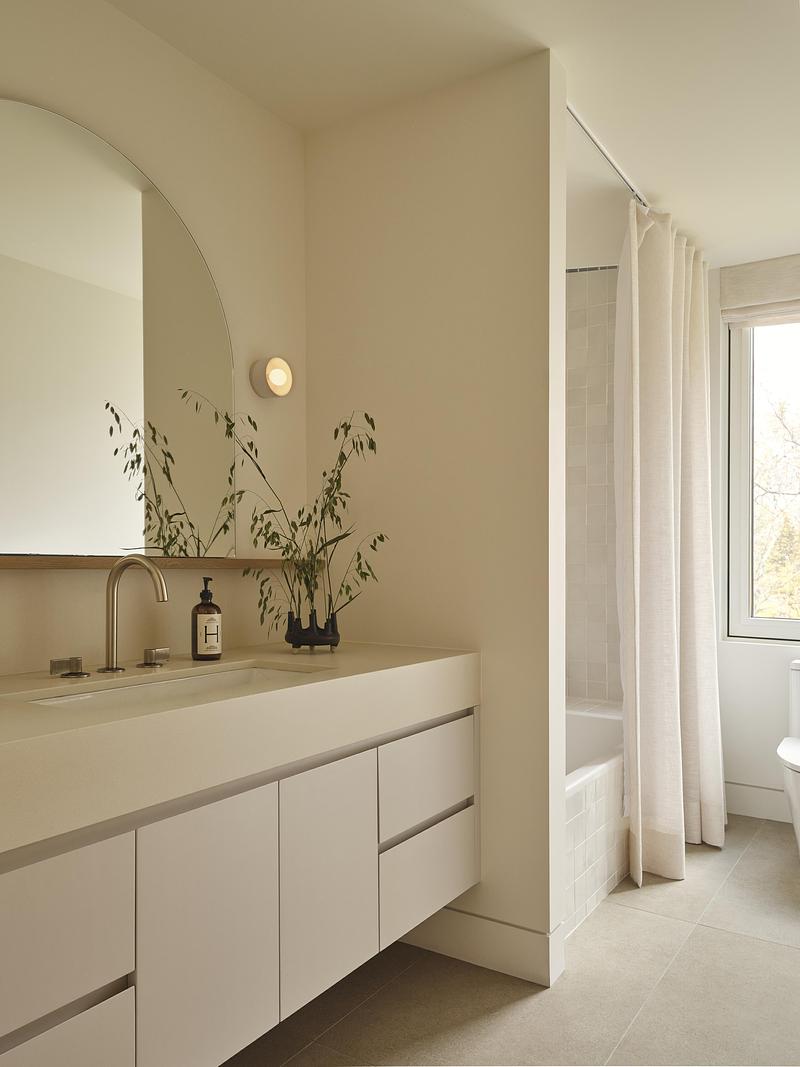 Press kit | 7847-01 - Press release | Georgian Bay Beach House - &Pierre - Residential Interior Design - Photo credit: Riley Snelling