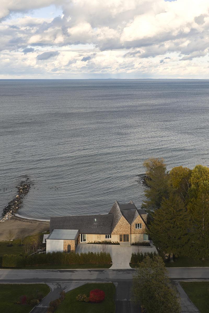 Press kit | 7847-01 - Press release | Georgian Bay Beach House - &Pierre - Residential Interior Design - Photo credit: Riley Snelling