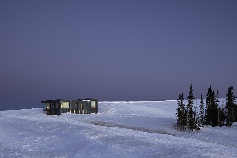 Press kit | 2757-60 - Press release | A Carefully-Crafted Winter Retreat by Sparano + Mooney Architecture Is Inspired by the Japanese Art of Kirigami - Sparano + Mooney Architecture - Residential Architecture -  <p>Located within the Powder Mountain Ski Resort, this ski-in/ski-out residence represents one of Sparano + Mooney Architecture's newest mountain sanctuaries. </p>  - Photo credit: Matt Winquist
