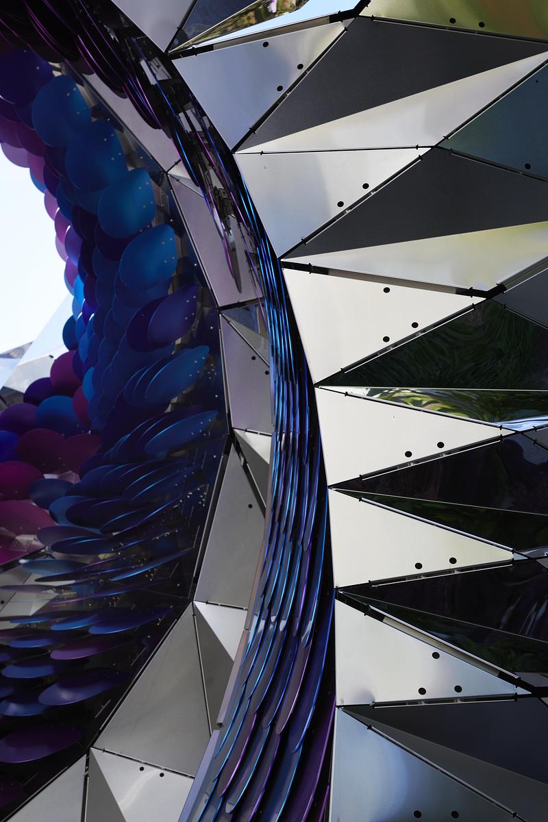 Press kit | 2757-61 - Press release | Defining a New Urban Experience Through the Lens of Digital Craft - FUTUREFORMS - Urban Design - On the inside a color field surprises, but also grounds the visitor to pause, look up, experience and interact with pattern and form in a dramatically different way. - Photo credit: Matthew Millman