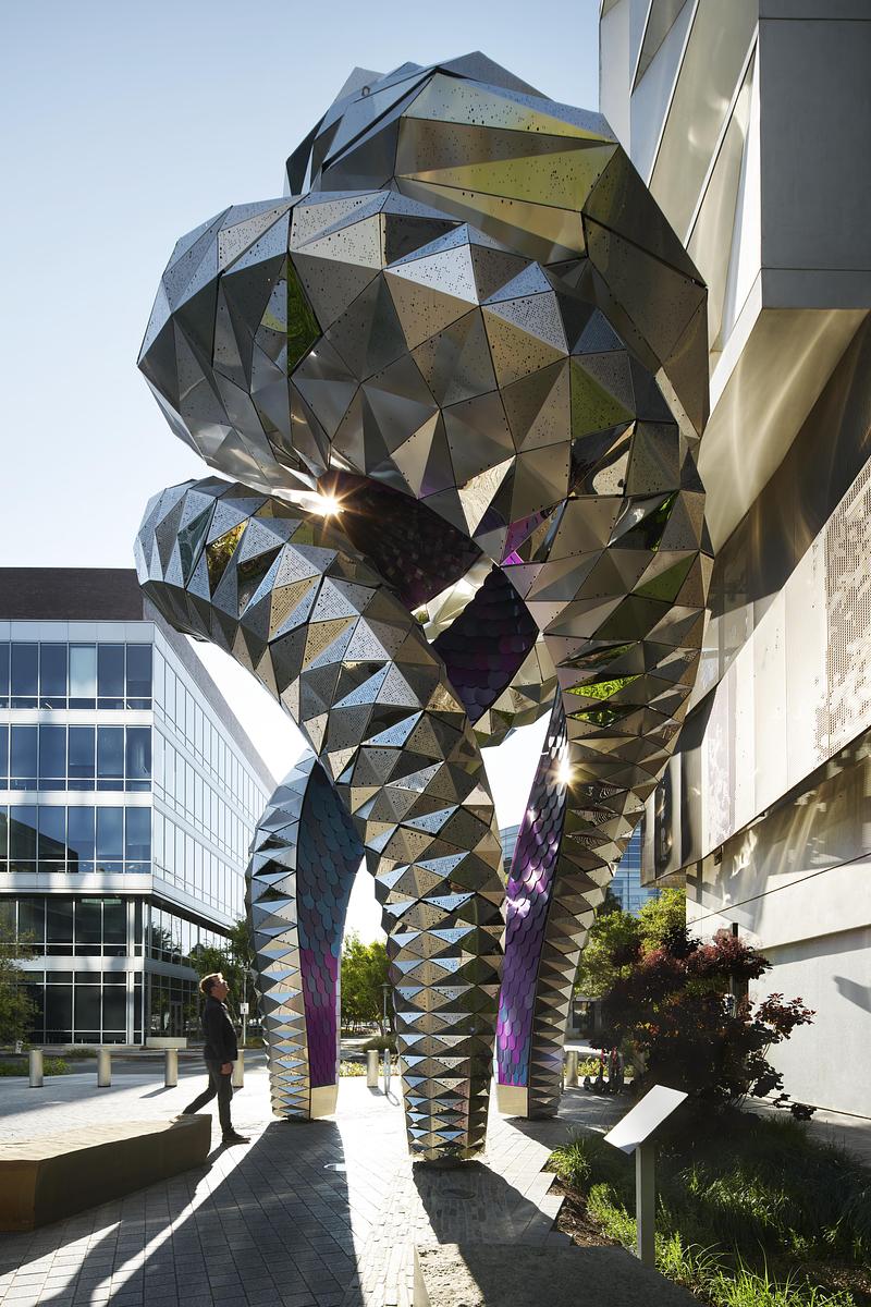 Press kit | 2757-61 - Press release | Defining a New Urban Experience Through the Lens of Digital Craft - FUTUREFORMS - Urban Design - Orbital serves as both an iconic gateway and a vibrant gathering point, offering space for anything from quiet reflection to lively celebration. - Photo credit: Matthew Millman