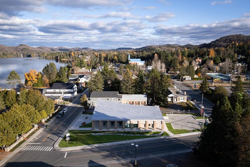 Dossier de presse | 3369-01 - Communiqué de presse | Bibliothèque Monica C. Gratton — LEED Or - Perrault Architecture - Architecture institutionnelle - Crédit photo : Raphaël Thibodeau