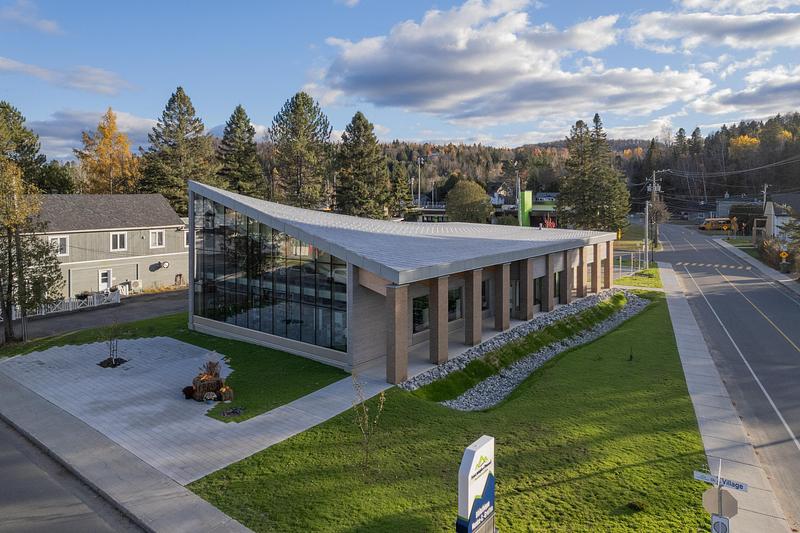 Dossier de presse | 3369-01 - Communiqué de presse | Bibliothèque Monica C. Gratton — LEED Or - Perrault Architecture - Architecture institutionnelle - Crédit photo : Raphaël Thibodeau