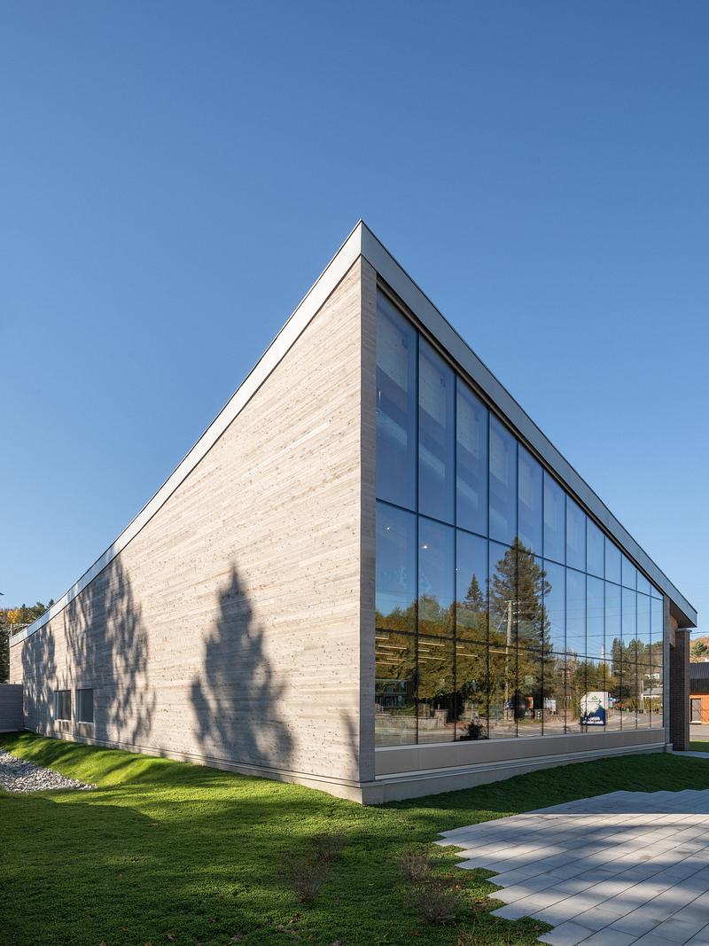 Dossier de presse | 3369-01 - Communiqué de presse | Bibliothèque Monica C. Gratton — LEED Or - Perrault Architecture - Architecture institutionnelle - Crédit photo : Raphaël Thibodeau