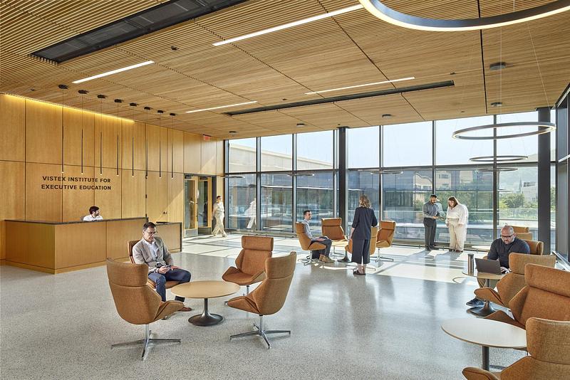 Dossier de presse | 7855-02 - Communiqué de presse | VMA’s LEED Gold-Certified Education Building for Lehigh University Advances Hybrid Methods of Learning and Prepares Students for Real-World Exchange - Voith & Mactavish Architects LLP - Architecture institutionnelle - Crédit photo : Jeffrey Totaro