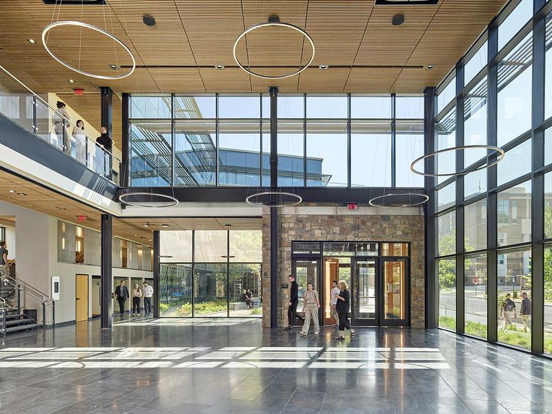 Dossier de presse | 7855-02 - Communiqué de presse | VMA’s LEED Gold-Certified Education Building for Lehigh University Advances Hybrid Methods of Learning and Prepares Students for Real-World Exchange - Voith & Mactavish Architects LLP - Architecture institutionnelle - Crédit photo : Jeffrey Totaro