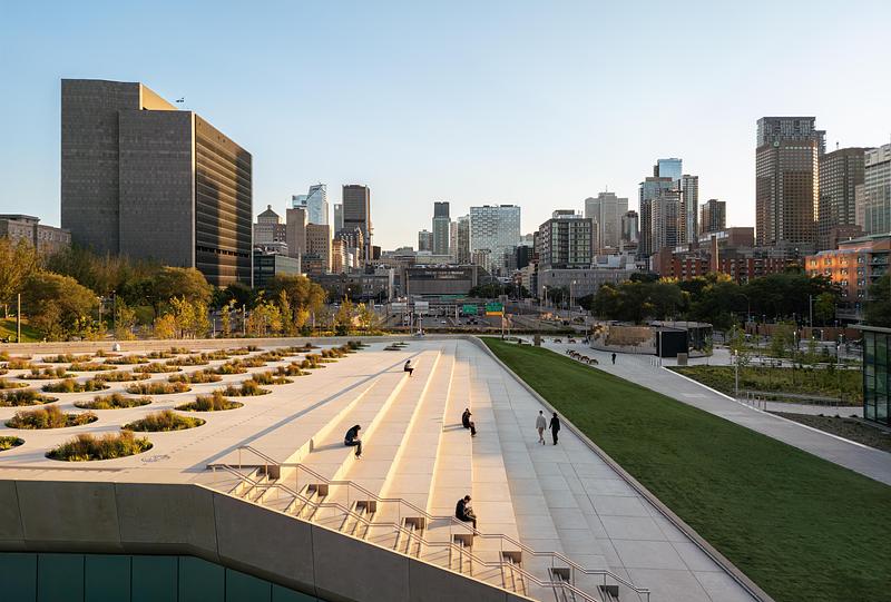 Press kit | 865-67 - Press release | Place des Montréalaises: A Monumental Gesture Inscribing Women’s Memory at the Heart of a City - Lemay - Landscape Architecture - Photo credit: Vincent Brillant