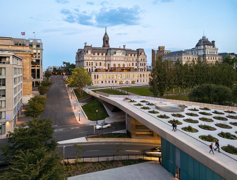 Press kit | 865-67 - Press release | Place des Montréalaises: A Monumental Gesture Inscribing Women’s Memory at the Heart of a City - Lemay - Landscape Architecture - Photo credit: Vincent Brillant